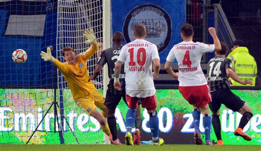 Top 5 pha cản phá xuất sắc nhất vòng 32 giải Bundesliga