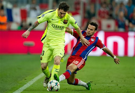 Messi quấy đảo hàng thủ Bayern Munich