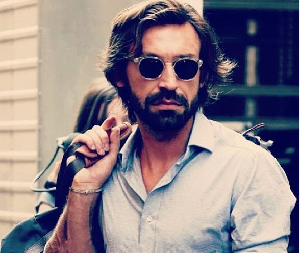 Pirlo sang Úc bán thép