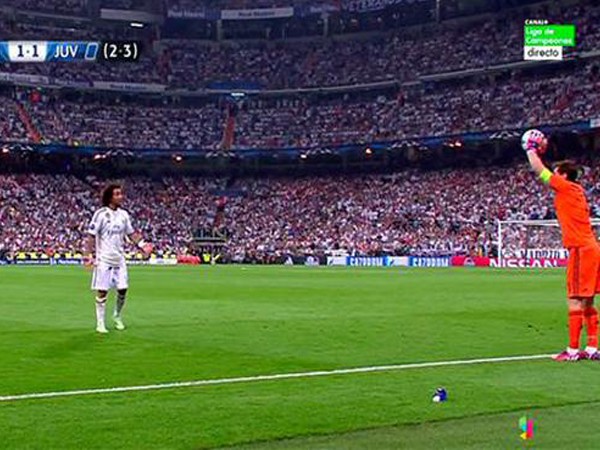video troll: Casillas vứt bỏ chiếc cup Champions League