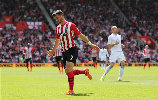 Tuyệt phẩm của Shane Long và Leroy Fer dẫn đầu danh sách bàn thắng đẹp vòng 37