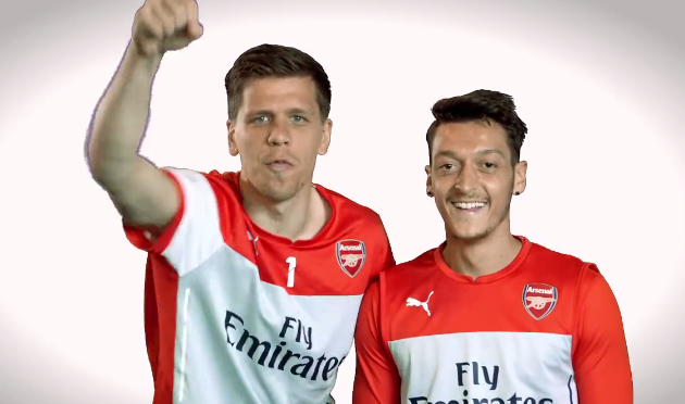 Cười vỡ bụng với màn đồng ca của các cầu thủ Arsenal