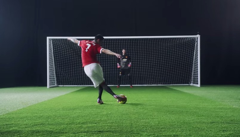 Sao Man Utd đọ tài đá penalty trái kèo, Di Maria trổ tài rabona