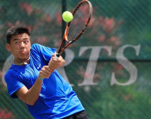 Tay vợt số 1 Việt Nam Lý Hoàng Nam: Bỏ SEA Games vì Roland Garros trẻ
