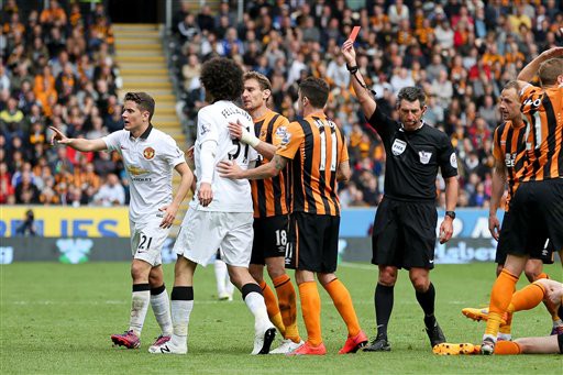 Vết chàm khó phai của Fellaini ngày cuối mùa giải
