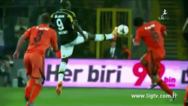 Cay cú nhìn Galatasaray lên ngôi, Fenerbahce chút giận lên đối thủ