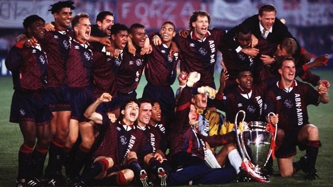 Ngày này 20 năm trước, AC Milan ngậm ngùi nhìn Ajax đăng quang Champions League