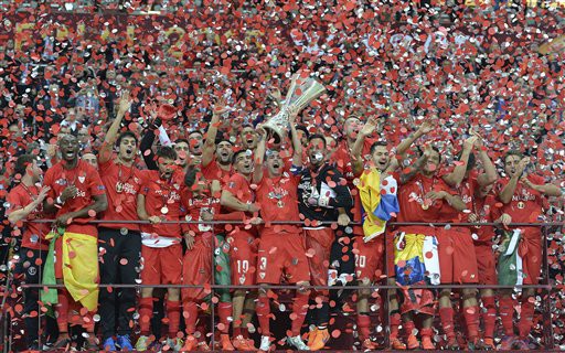 Khoảnh khắc đăng quang của các cầu thủ Sevilla