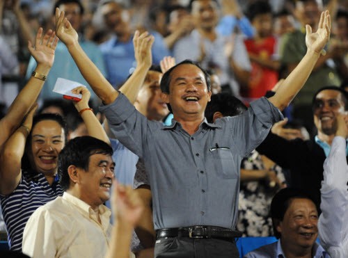 Ống suy ngẫm: Chuyện Flo Perez, và chuyện bầu Đức