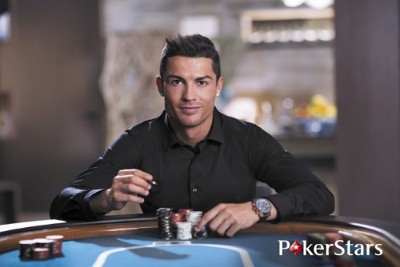 Rảnh rỗi, CR7 tắm mình trong sới bạc