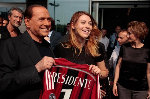 “Bố già” Silvio Berlusconi: Rao bán Milan chỉ là động tác giả