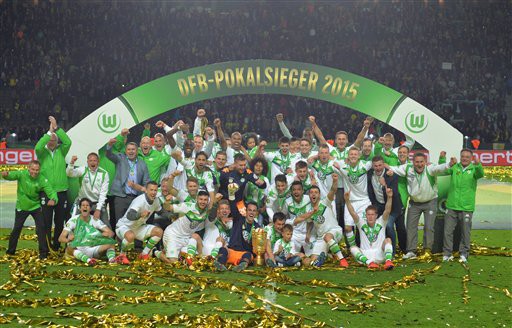 Borussia Dortmund 1-3 Wolfsburg: Ngược dòng ngoạn mục, sói xanh lên ngôi