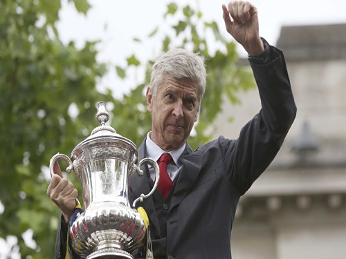 Arsene Wenger: Tôi không thích vung tay quá trán