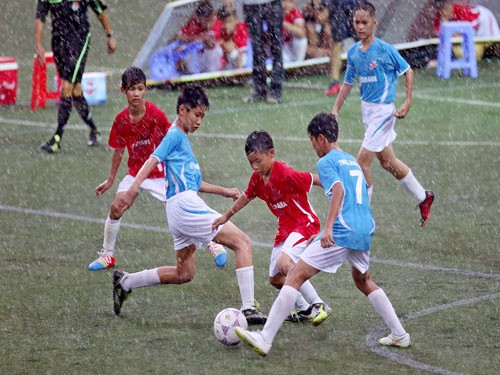 Festival bóng đá học đường U.13: Sân chơi trẻ thơ, vui buồn người lớn