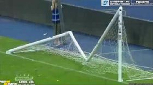 Dynamo Kiev giành cú đúp, CĐV phá nát sân