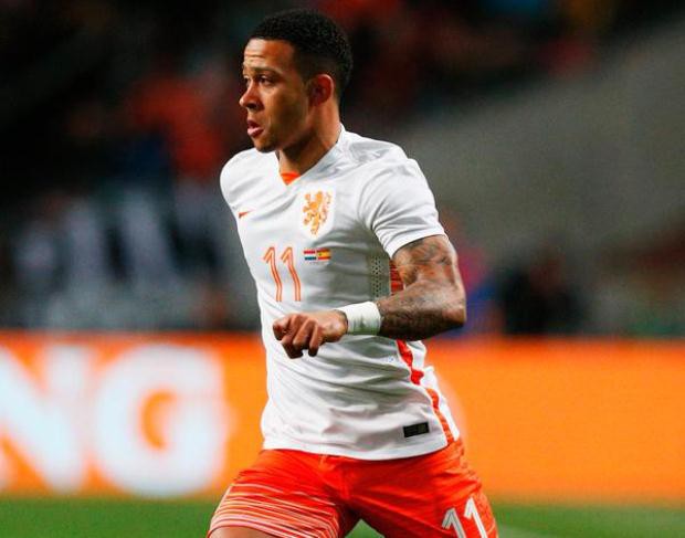 Bàn thắng từ trên trời rơi xuống của Memphis Depay