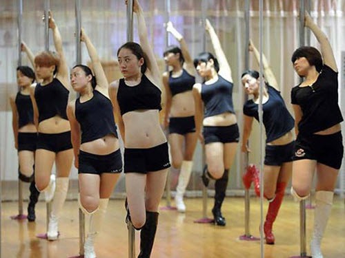 Múa cột: Xu hướng thể thao mới ở thành thị