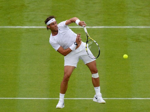 Nadal tìm cảm giác trên sân cỏ