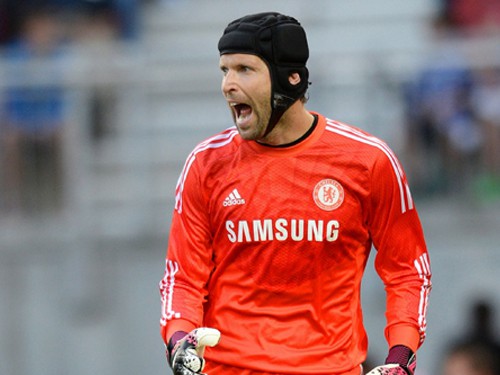 Petr Cech muốn ở lại London