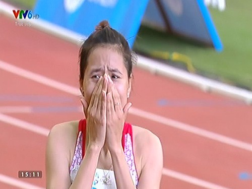 Phá kỷ lục SEA Games, Nguyễn Thị Huyền giành vàng tại nội dung 400m vượt rào nữ