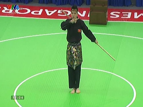 Bài biểu diễn pencak silat của võ sĩ Hoàng Quang Trung
