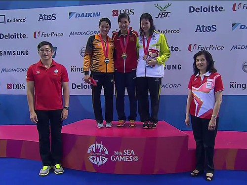 Khoảnh khắc Ánh Viên nhận tấm HCV thứ 7 tại SEA Games 28