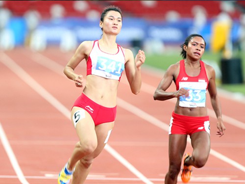 Nguyễn Thị Oanh giành HCĐ nội dung 200m nữ