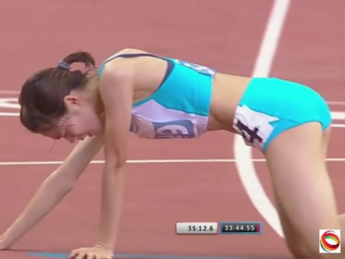 Phạm Thị Huệ vất vả giành bạc tại đường đua 10.000m nữ