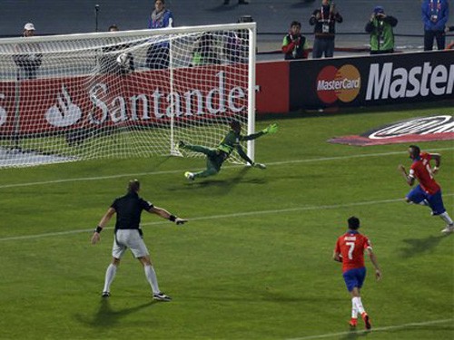 Copa America, Chile 2-0 Ecuador: Chủ nhà khởi đầu suôn sẻ