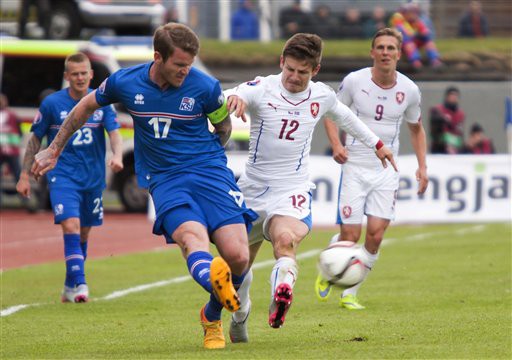 Iceland 2-1 Czech: Ngược dòng giành vị trí số 1