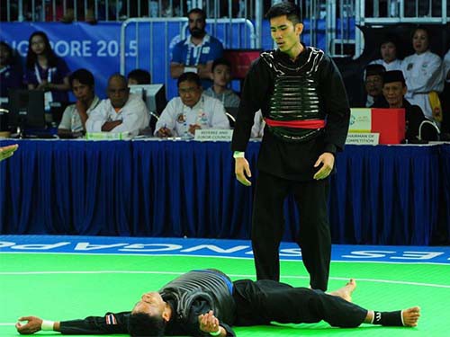 “Nóng mắt là tắt nụ cười”, võ sĩ Việt khiến đối thủ phải nhận huy chương trong viện