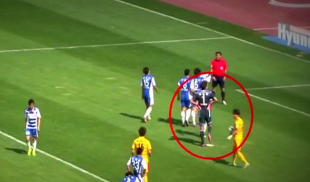 ‘Đại xảo’ của thủ môn giúp đội nhà thoát thua trên chấm penalty