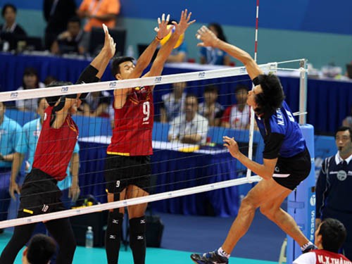 Bóng chuyền nam thua Thái Lan 0-3 ở CK: Chưa thể đấu và chưa dám đấu