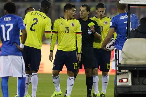 Trọng tài Copa America ‘bẻ còi’ như V-League
