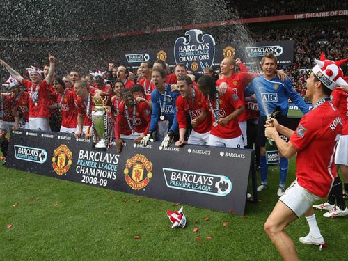 Edwin van der Sar: “Man Utd không phải là Ajax”