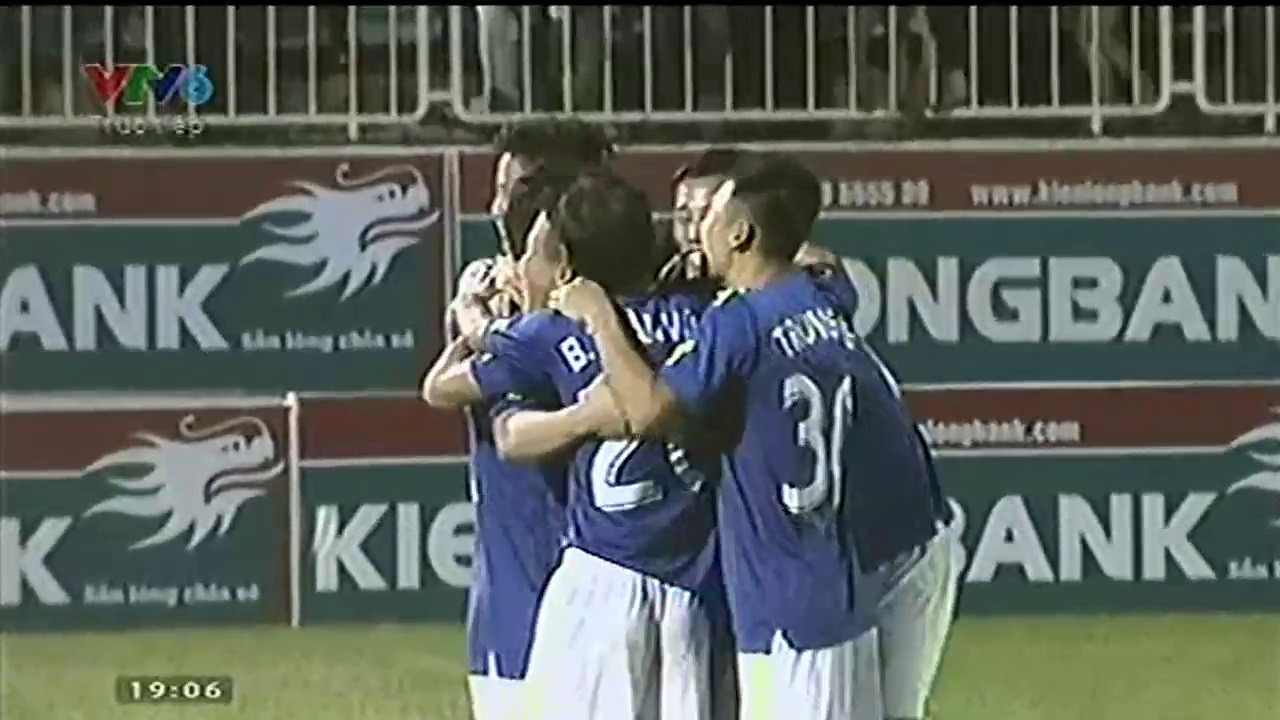 Hoàng Anh Gia Lai nhọc nhằn đi tiếp sau loạt penalty cân não