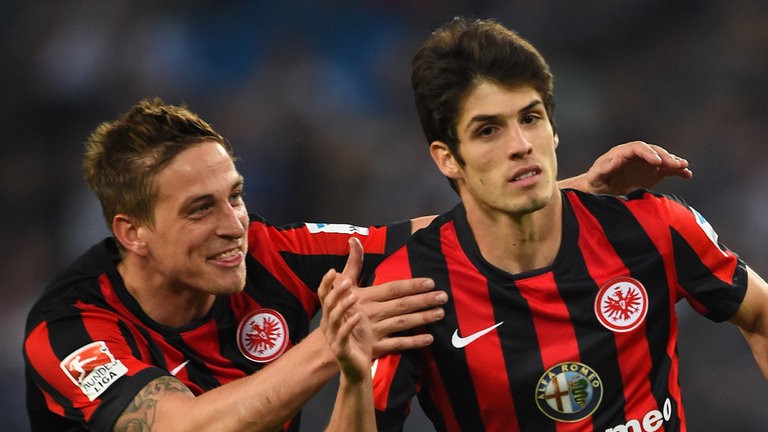 10 pha sút phạt hay nhất Bundesliga mùa giải vừa qua