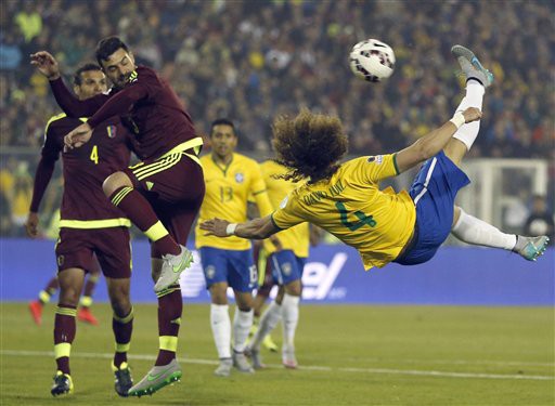 Brazil 2-1 Venezuela: Ngày đầu không có Neymar