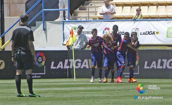 Pha solo làm bàn của sao nhí Barca khiến người lớn phải xem lại nhiều lần