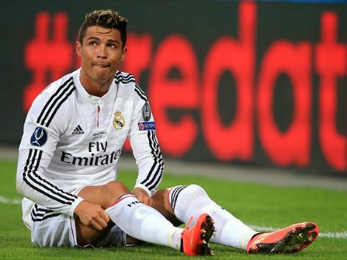 Ronaldo lại “chán đời” ở Real Madrid: “Thòng lọng” đang thắt chặt