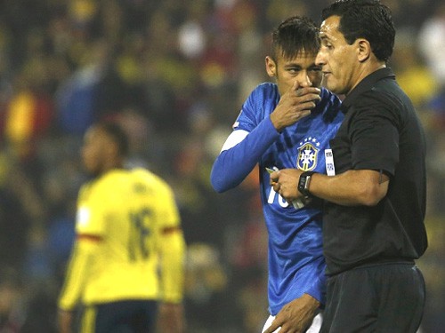 Cái nhìn khác về án treo giò của Neymar: Đá không nổi, trốn cho rồi