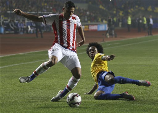Brazil 1-1 Paraguay: Chia tay vũ công Samba