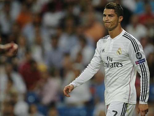 HLV Rafa Benitez: Ronaldo cũng phải ngồi dự bị