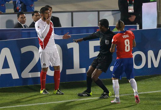 Tình huống Arturo Vidal khiêu khích Zambrano