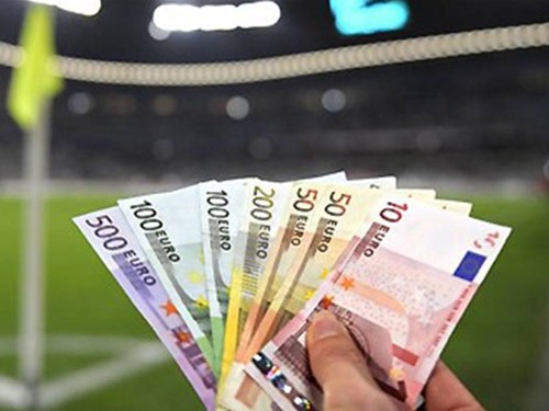 Tránh xa Man City hay Barca