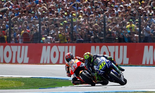 Khúc cua định mệnh đem về chiến thắng cho Valentino Rossi
