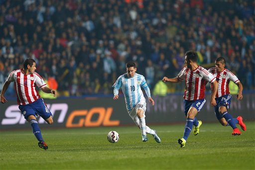 Messi và những tình huống làm hàng phòng ngự Paraguay chao đảo