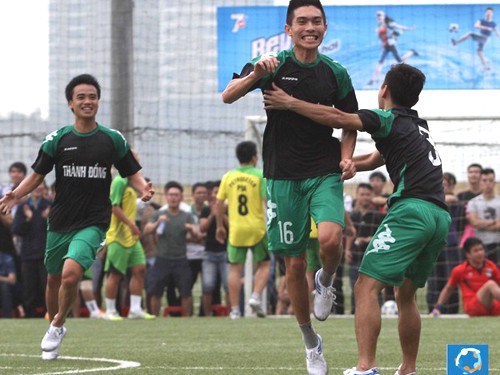 Ông bầu “phủi” & Chuyện những người cầm đội: Thành “bang chủ”