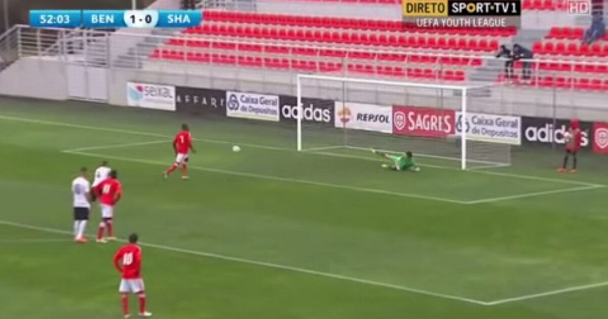 Cười không nhặt được hàm với 5 cú sút penalty thảm hại nhất tuần qua