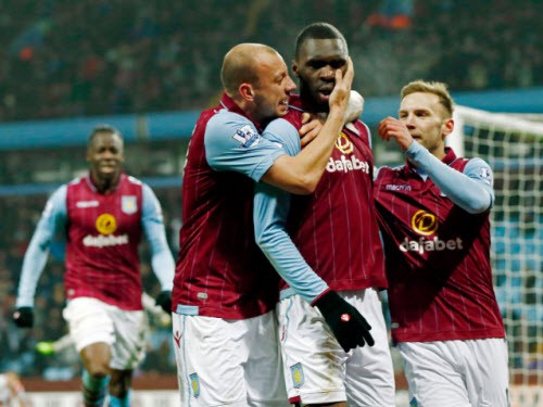 Liverpool không nên mua Benteke